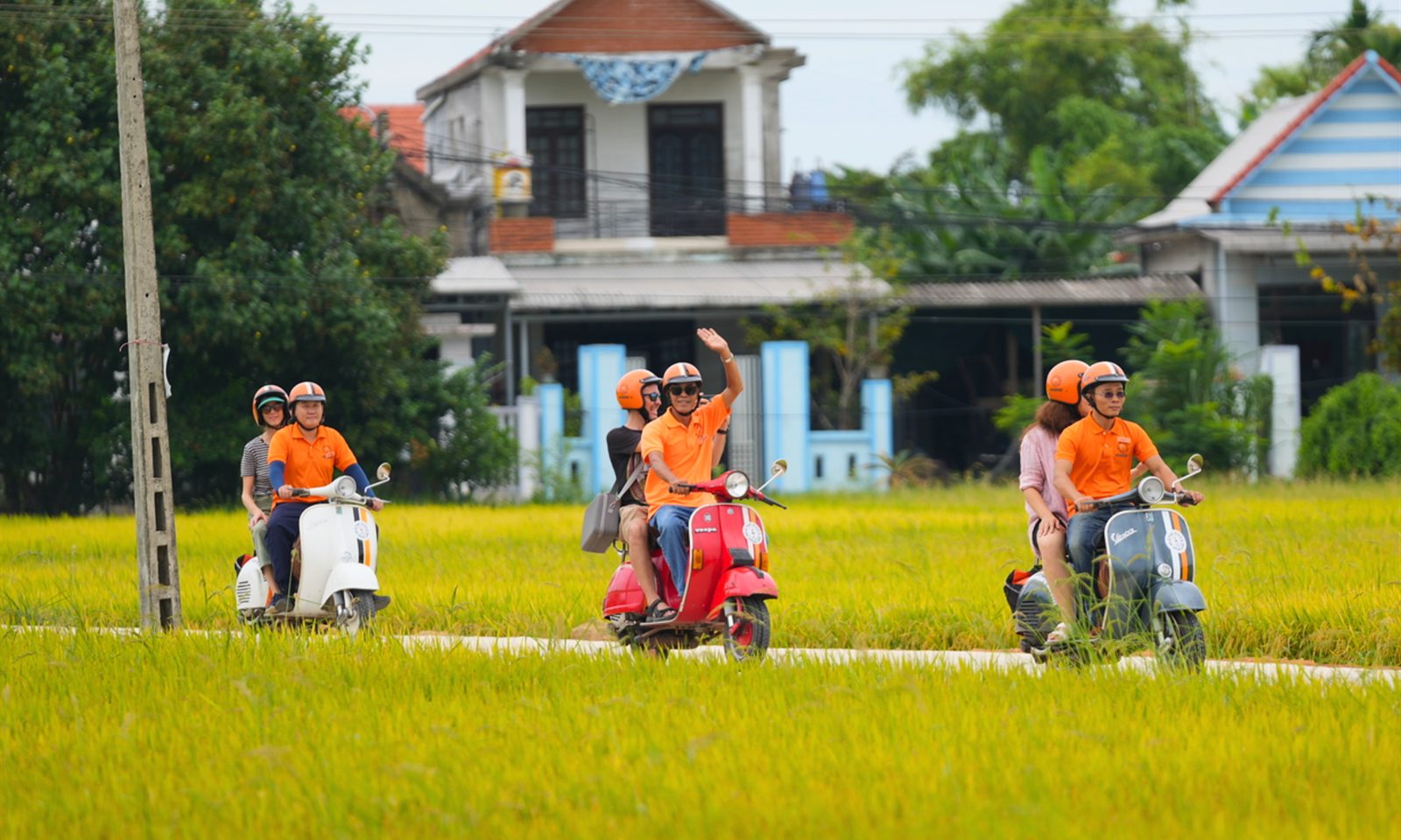 Vespa Adventures vintage Vespa cultural journey